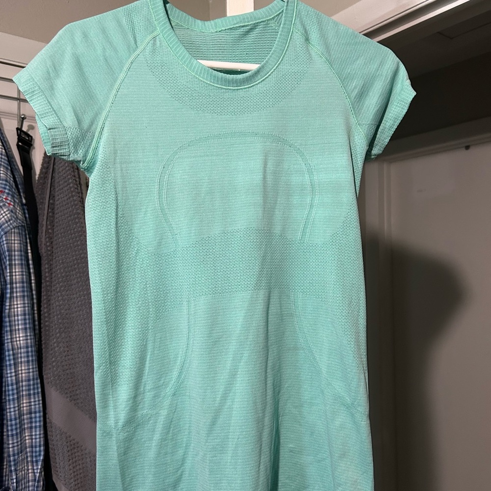 lululemon athletica Mint Green Short Sleeve Tee
